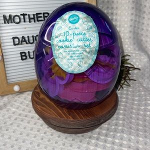 Wilton Easter 10 Piece Cookie Cutters Plastic Egg Bunny Flower Carrot Basket NEW